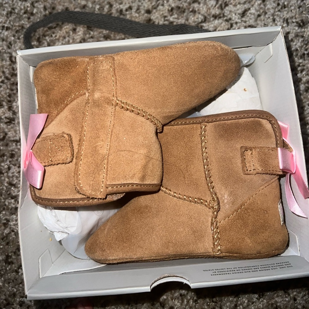 Baby Jesse Bow II UGG 12-18 month